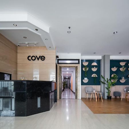 Cove Taman Aparthotel Jakarta Buitenkant foto