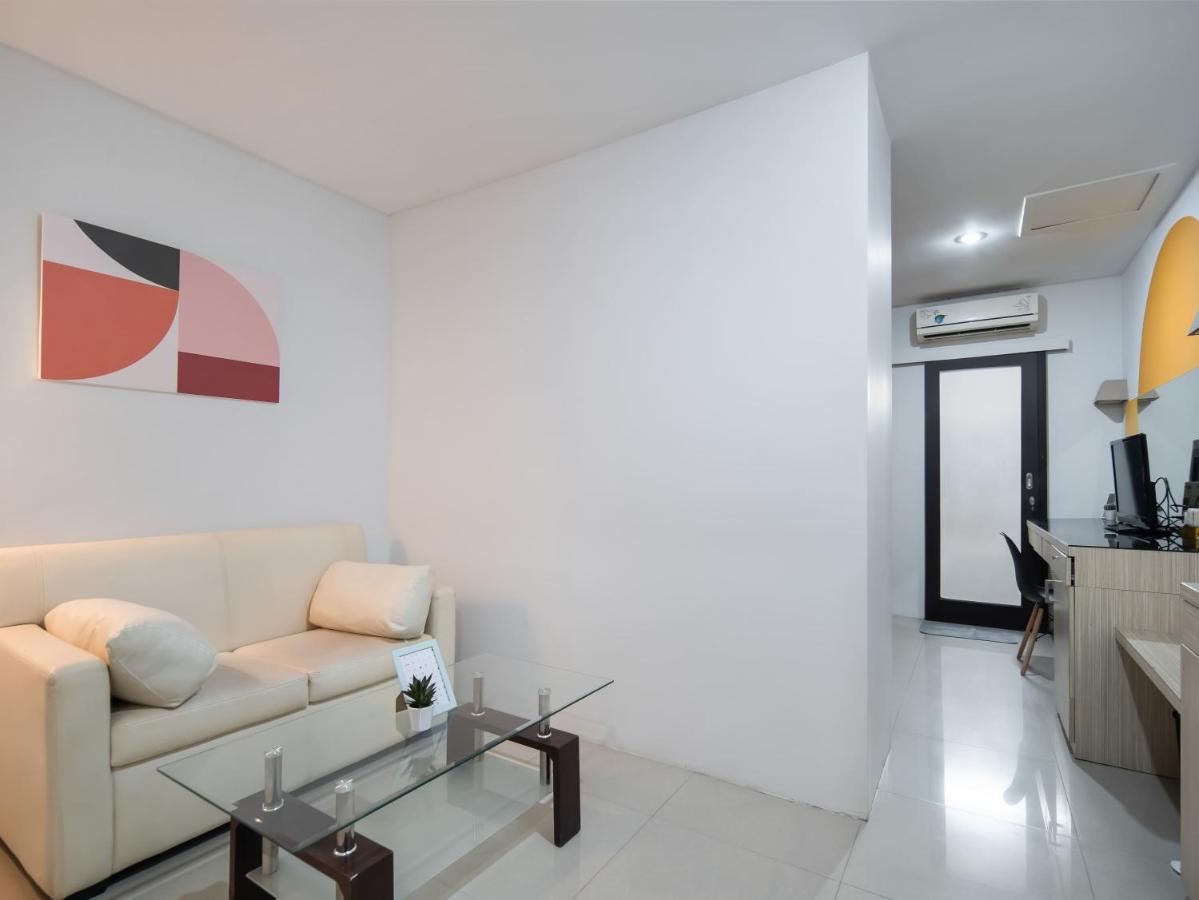 Cove Taman Aparthotel Jakarta Buitenkant foto